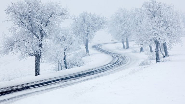 Falling Snowflakes Piano 2 Hours